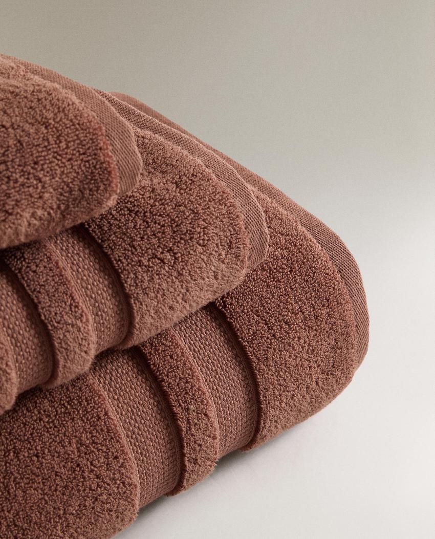 EXTRA SOFT DOUBLE BORDER BATH TOWEL